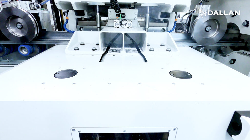 Cutting dies for the production of steel door frames